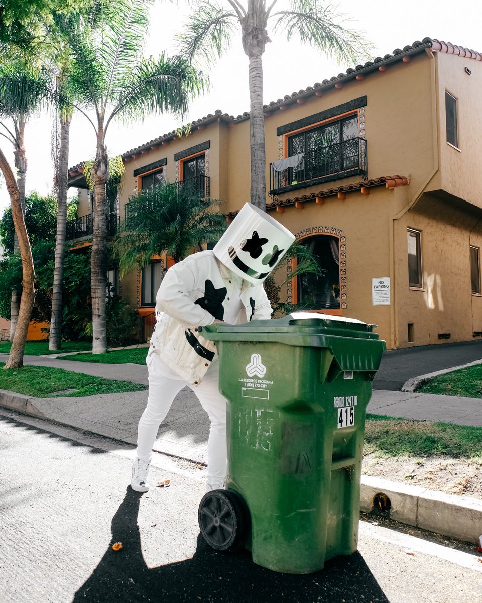 marshmello's tweet photo. When you find your ex's stuff in your house ✌🏼🤢 https://t.co/9BRIBYi7J2