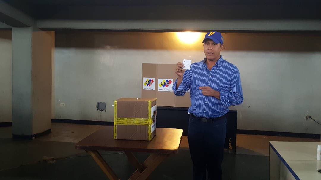 HenriFalconLara's tweet photo. Mi espíritu victorioso, tenaz y luchador me indica que vamos por buen camino, pero salgamos a votar todos. El momento es ahora. https://t.co/lYoGLEj7hn