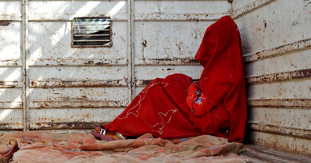 GlblCtzn's tweet photo. Indian child brides are being sold in "package deals" to men from Gulf states. https://t.co/qJTOhhxJ6C https://t.co/stpTEVhIxh