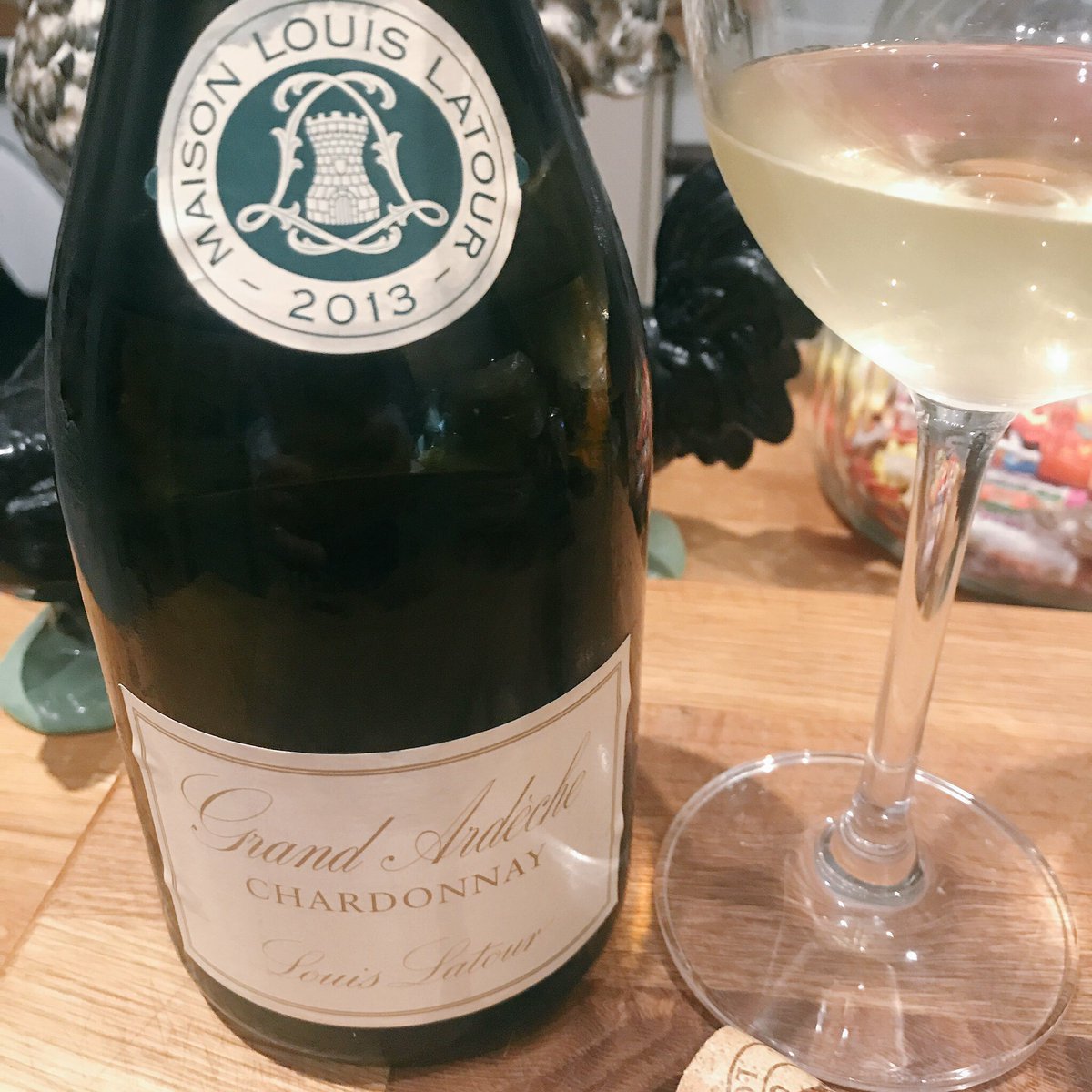 pietrosd's tweet photo. #yearofwine2017
#SundaySips @LouisLatour1797
Grand Ardeche 13'
Rich peach&apple,
spice,hazelnuts,toasty buttery brioche smooth elegant fin https://t.co/CmUu68D6in
