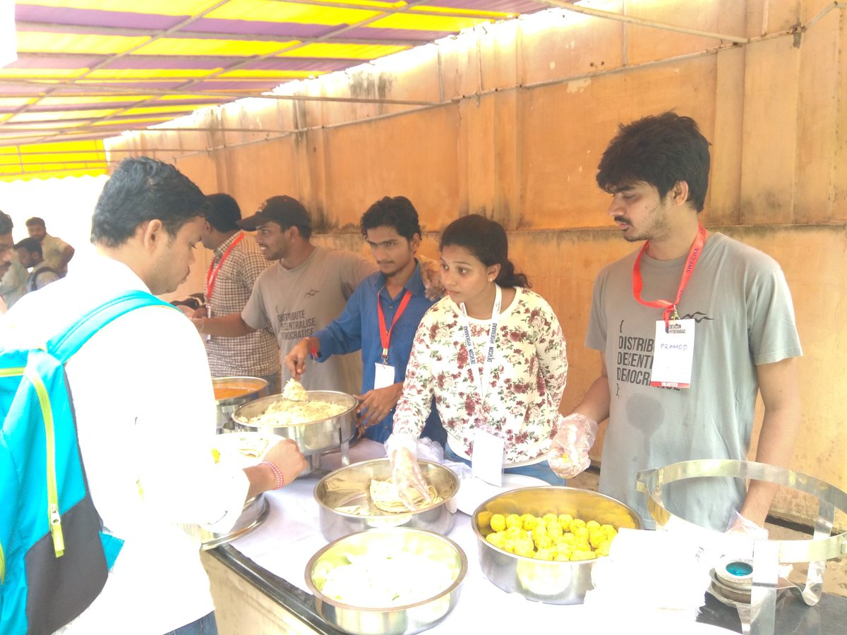 SwechaFSMI's tweet photo. Food, where all the volunteers own up the responsibility from setting up to serving. Been a Tradition at @SwechaFSMI. Day 2 Lunch #DevConHyd https://t.co/nnvfkV7Vtt