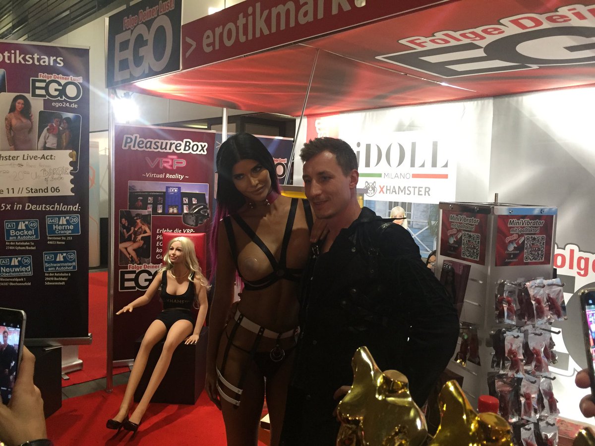 jasonsteel_xxx's tweet photo. With Micaela Schäfer at @folgedeinerlust https://t.co/XPDJ90jaCB