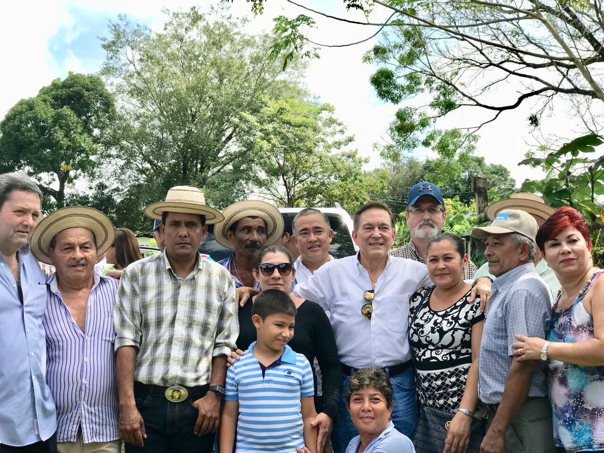 Torrijismo_MPT's tweet photo. "Llegamos a tierras veraguenses, a intercambiar ideas con dirigentes y delegados @PRDesPanama de #Ponuga #Mariato y #Atalaya" @NitoCortizo https://t.co/BlJyy2EbbA