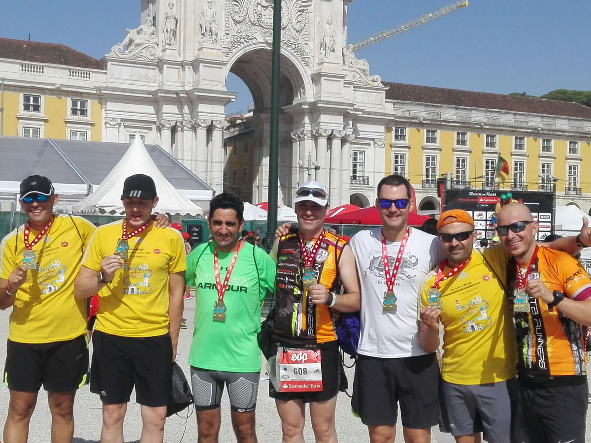 MTBRunnersLeon's tweet photo. Los nuestros en #10kmleon foto Elena Esquivel @blogmedialeon gracias!Y mayor número en #maratonlisboa #portugal @Kapone174 @RunningLeon https://t.co/HBttYQSS3g