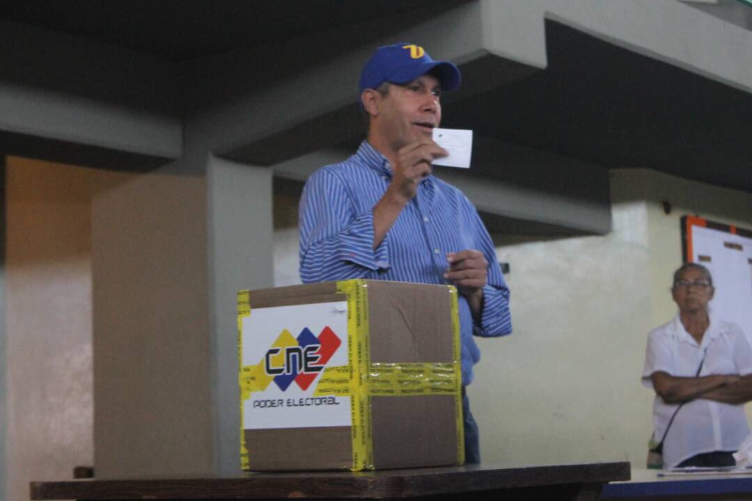 HenriFalconLara's tweet photo. Votemos con conciencia, votemos por el cambio en Venezuela. Si no votas, otras deciden por ti. https://t.co/3kJono6hRs