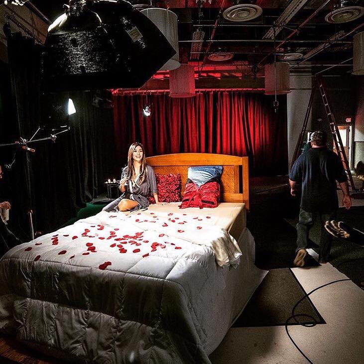 ElisaMeri's tweet photo. Meet my sexy 'n fluffy co-star๐Heโs a little square, but oh so cuddly! Get it?...heโs a pillow! ๐๐ฅ #film #TV #commercial #truecool #actress https://t.co/UpATXbK1fe