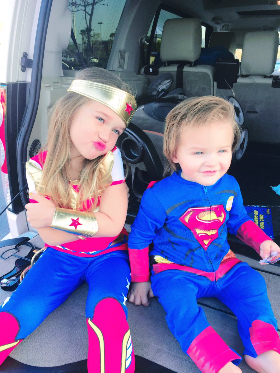 ashleytesoro's tweet photo. These two are ready for Halloween π #Gabriella #lilAnthony @AnthonyTesoro https://t.co/8tLUloK9mP