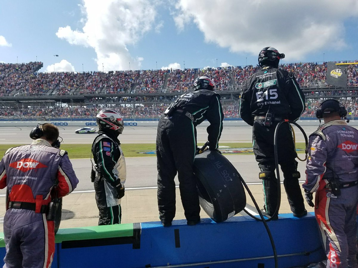 GetBioethanol's tweet image. The @RCRracing pit crew working hard for the #AmericanEthanol No. 3 today at @TalladegaSuperS! #HighPerformanceTeam #HighPerformanceFuel