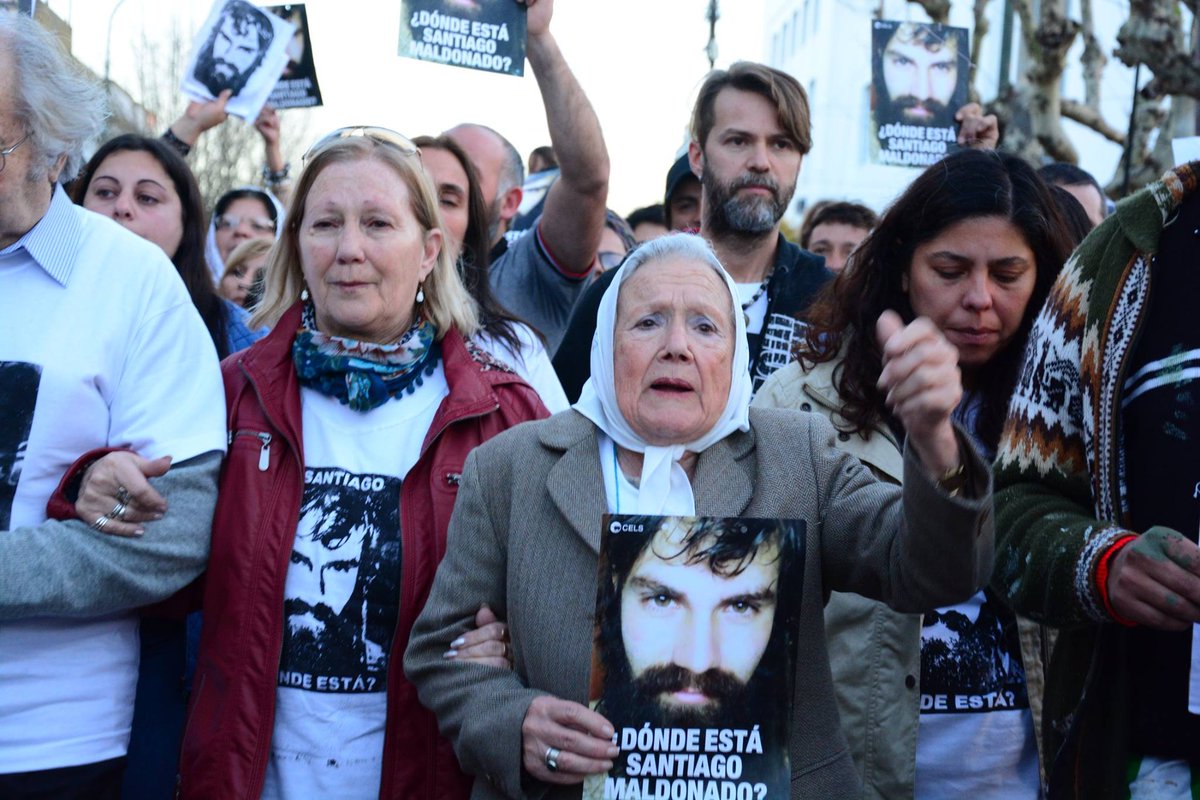 ConcienciasEco's tweet photo. A LAS RATAS D @gendarmeria  q estuvieron el 1/8 Cushamen,como la están pasando con sus madres? #SantiagoMaldonado https://t.co/B08Cme8oLw https://t.co/y6RlcZAbn4