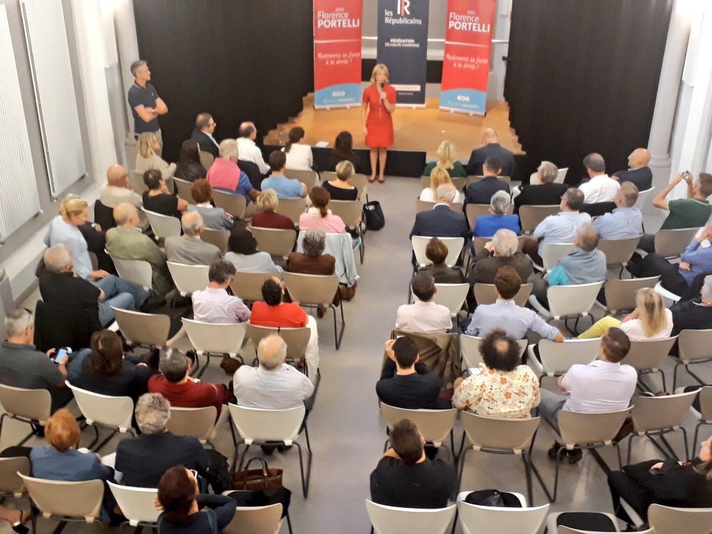 yvesdamecourt's tweet image. Et pendant ce temps @FloPortelli fait le tour de France des fédérations @lesRepublicains pour écouter, échanger et convaincre !