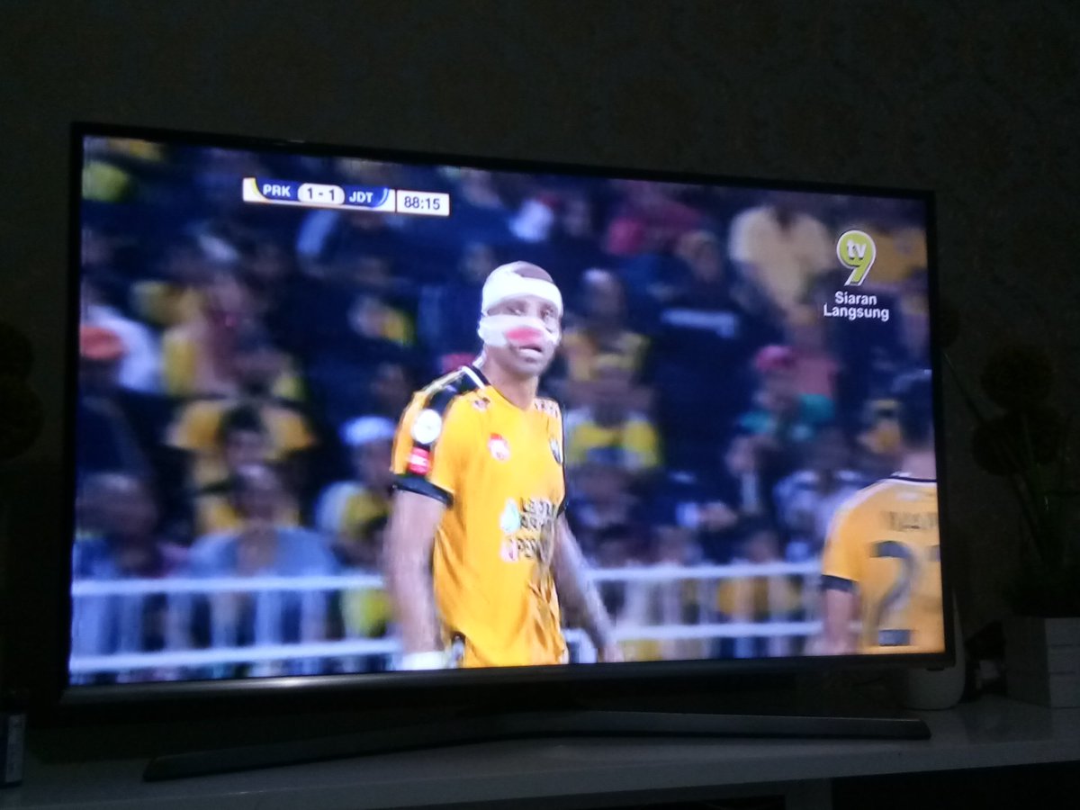 ainadiyana7's tweet photo. Hahhaha... Gigih aq tengok pemain perak ni main bola sepak
#PerakvsJDT #TMPialaMalaysia2017 https://t.co/1HzUNX2lL6