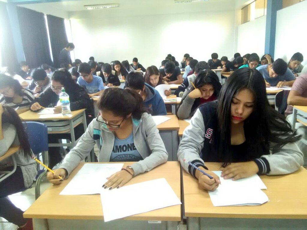 UPeUOficial's tweet photo. Jóvenes en el #ExamenPreferencial para el ingreso a las carreras presenciales y a distancia #UPeU #JuntosLogramosTusSueños https://t.co/SKzqE6W8ma