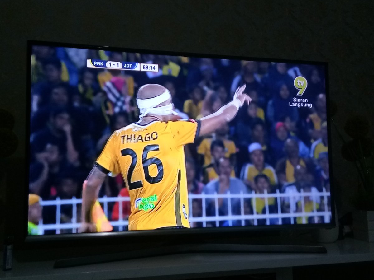 ainadiyana7's tweet photo. Hahhaha... Gigih aq tengok pemain perak ni main bola sepak
#PerakvsJDT #TMPialaMalaysia2017 https://t.co/1HzUNX2lL6