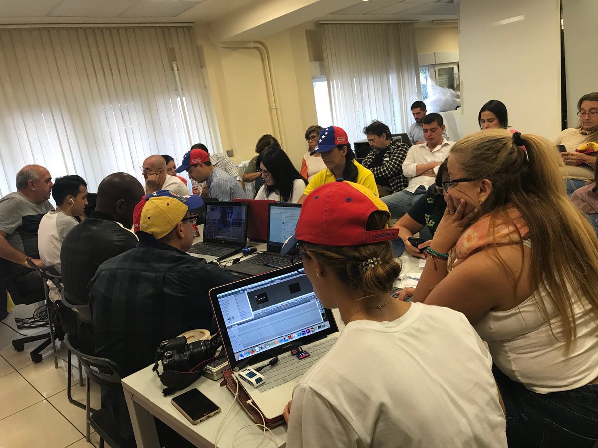 UnidadMadrid's tweet photo. En #Madrid estamos monitoreando jornada electoral y apoyando a nuestros hermanos venezolanos en esta lucha democrática #LejosPeroNoAusente https://t.co/q87LOw5qDm