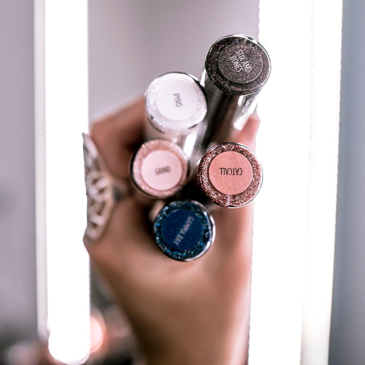 UrbanDecay's tweet photo. New additions to our Heavy Metal Glitter Eyeliners! 😍 Shop your favorites now at https://t.co/N2rPSAtK97. ✨  #HeavyMetalHoliday #UrbanDecay https://t.co/VzjLJFVKos