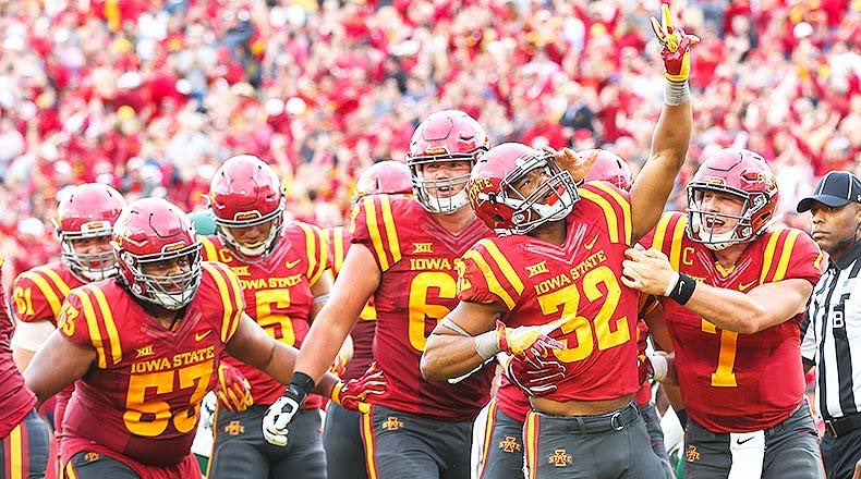 BracketBattles1's tweet photo. . @CollegeGameDay 
• Oct 28th Location •

RT TO VOTE : AMES

TCU @ Iowa State https://t.co/BBrr10QfEK
