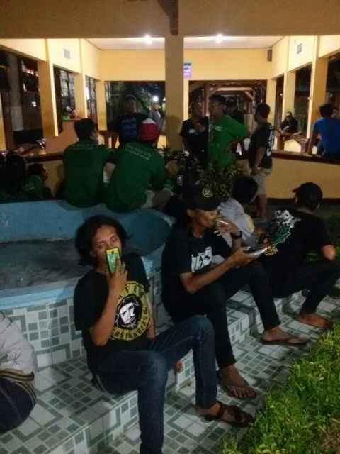 Sudah sampai depan Kamar Flamboyan RSUD Dr Soetomo tempat Saudara Darma di rawat