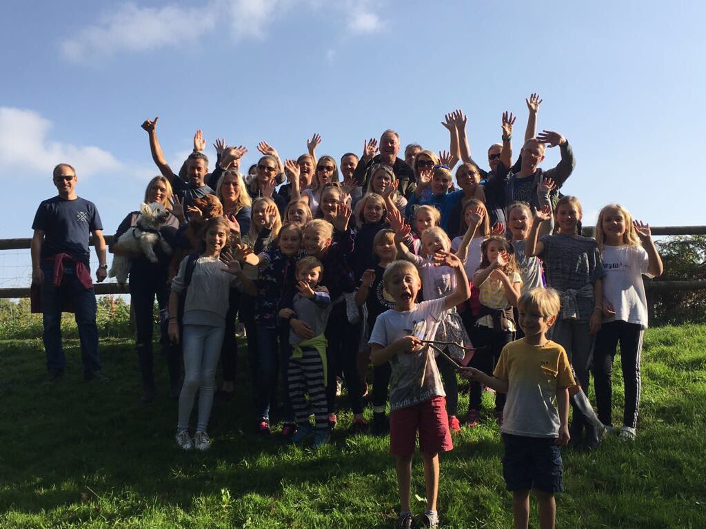 HedleyShona's tweet photo. @BBCCountryfile such a lovely ramble with school friends #AshsteadCommon #BBCMyRamble https://t.co/0KMV6kcpvH