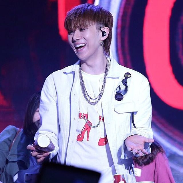 B2STForLifetime's tweet photo. Your smile, passion while performing, your hard work, personality &amp; all of this has been our strength​ for 8 years 💝 #8YearsWithHyunseung https://t.co/DZPTp0lrOE