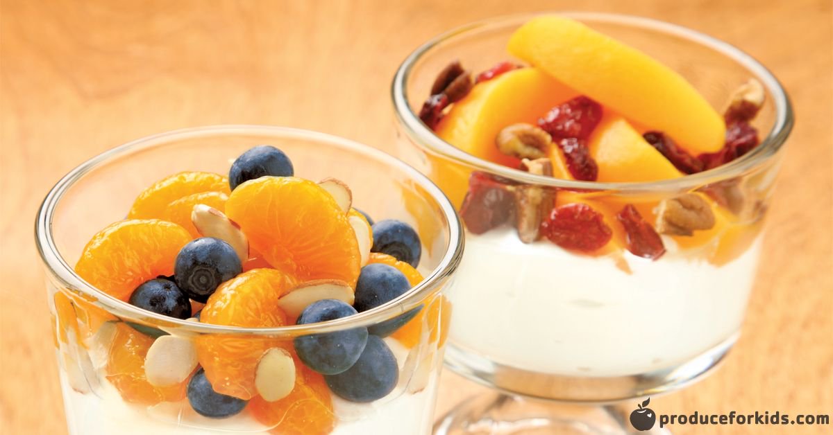 Healthyfamprj's tweet photo. After a long play date, kids can fuel up with these simple Fruit &amp; Yogurt Bowls! 
#healthykids #foodforkids https://t.co/VKvpeU370E https://t.co/ZMXhfzJTNq