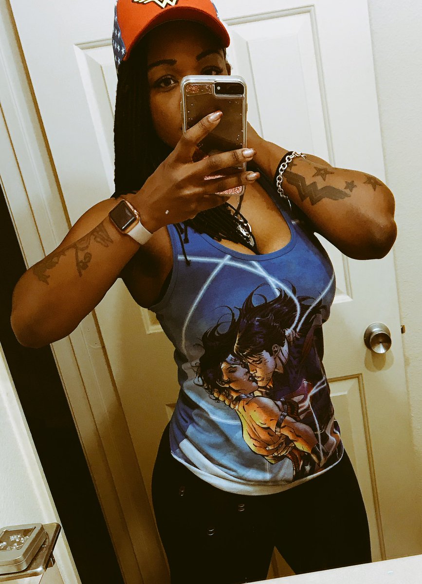 freakshow_babe's tweet photo. Sitting at #5WeeksOut and training #Arms and #Abs today #Fitfam #Keto #KetoBabes ❣️🖤❣️ #TeamFreakshow https://t.co/3FeJaYC7rk