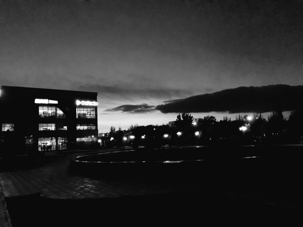 WiseFlower1's tweet photo. #ночь #ночнойгород #улица #небо #облака #осень #night #nightcity #sky #clouds #autumn https://t.co/U5RRhB8tx9