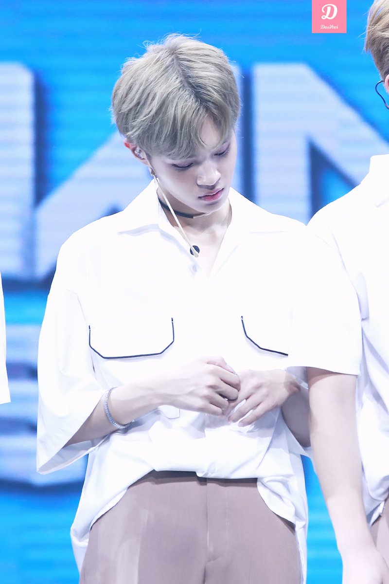 DDD_DAEHWI's tweet photo. 171013 마닐라 팬미팅 일공공사 이대휘 승천반대😇 #이대휘 #워너원 #LEEDAEHWI #WANNAONE https://t.co/lHYXIRGEhc