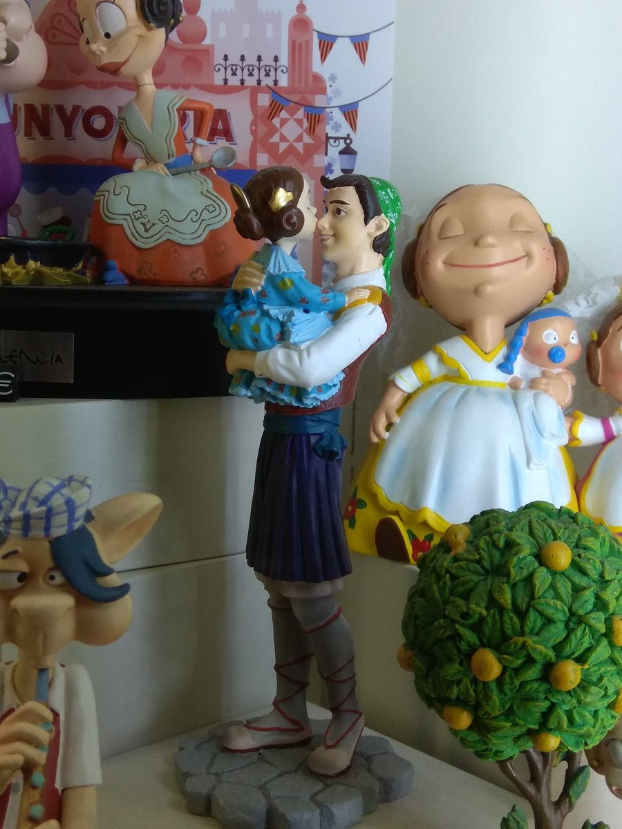 NachoTornero's tweet photo. Estas fallas con los brazos ocupados!! Ya queda nada para que llegues 😍 VEGA 😍 #Falles2018 #Fallas #Valencia #OfrendadeFlores https://t.co/nWVCw7CwvC