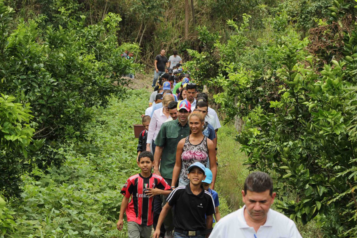 CoordAltosMiran's tweet photo. Desarrollamos enlace para atender a los más necesitados con @gobiernomiranda https://t.co/iDJcWyjARb