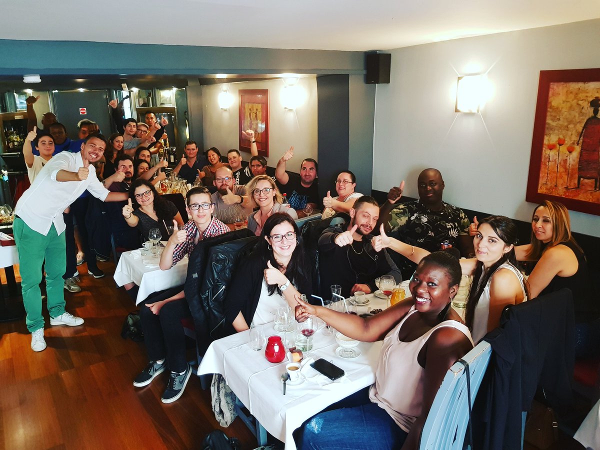 FlorianOnAir's tweet photo. Super #poulet #allocos #party avec mes abonnés au resto #Maïmika . A voir mardi sur ma chaine https://t.co/rTvKmilRA3 https://t.co/KyJdrGS18F