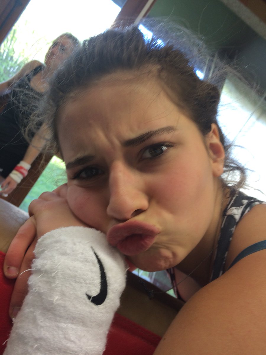 ohmy_soul's tweet photo. Joyeux anniversaire @lysa_devaux #quedelamour #vivesnapchat ♥️ https://t.co/stsG3MXy8L