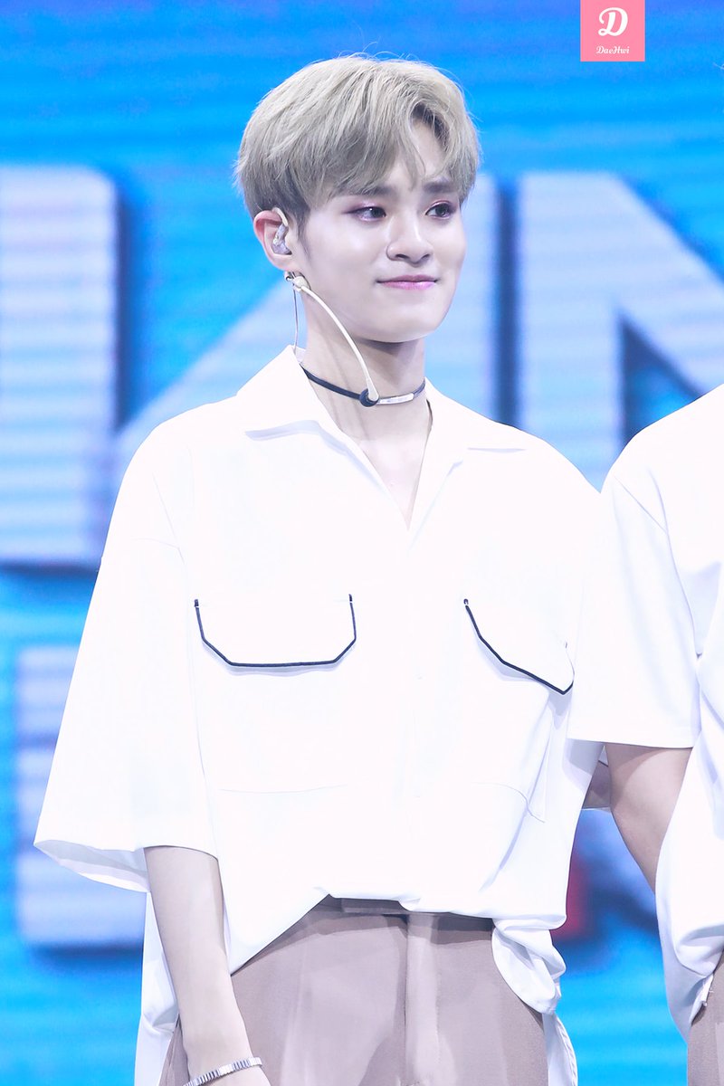 DDD_DAEHWI's tweet photo. 171013 마닐라 팬미팅 일공공사 이대휘 승천반대😇 #이대휘 #워너원 #LEEDAEHWI #WANNAONE https://t.co/lHYXIRGEhc