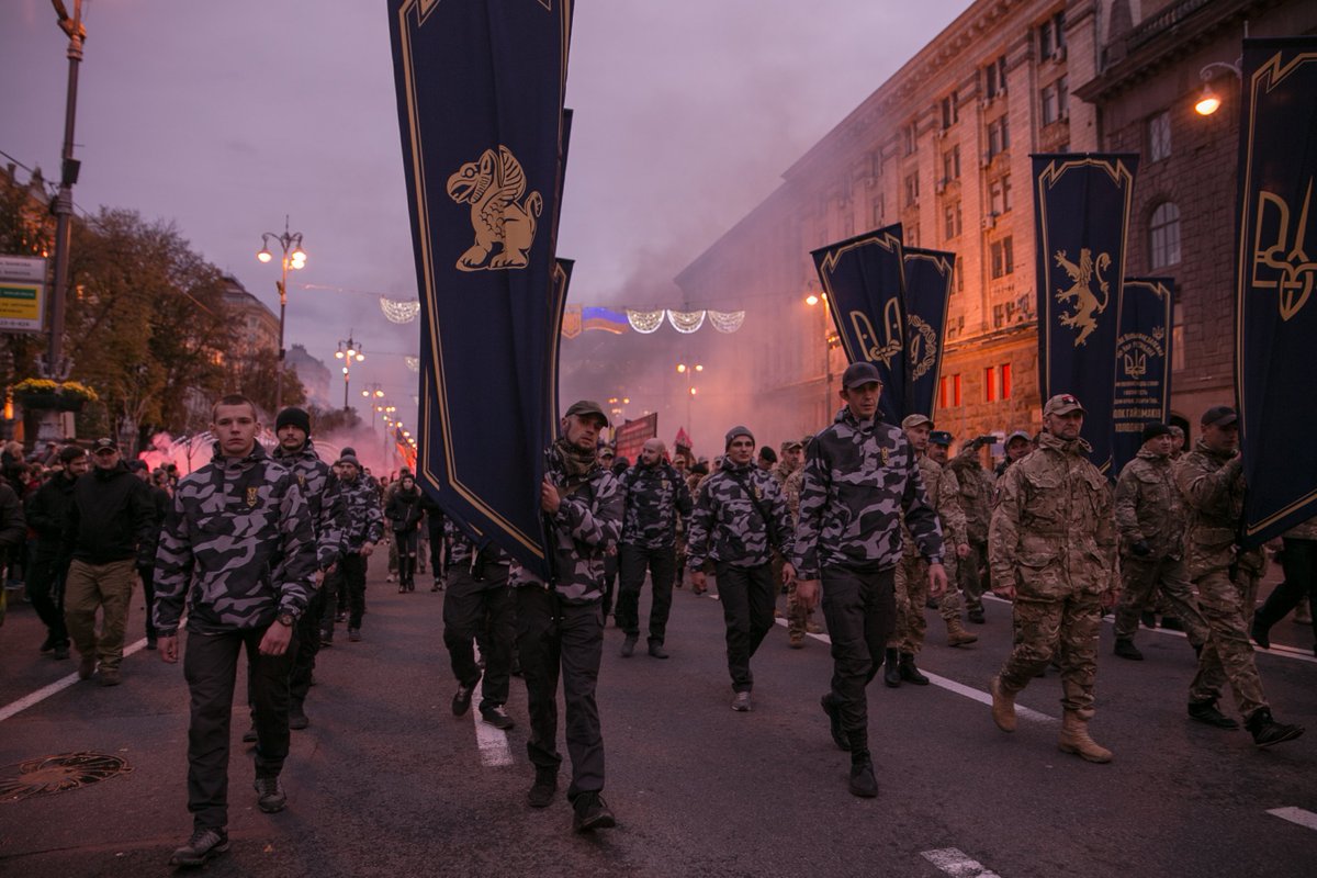 molotoff_info's tweet photo. Ексклюзивні фото з учорашнього Маршу слави героїв. 
#марш #14жовтня #УПА #покрова

https://t.co/A0QPKtSnl6 https://t.co/krwDDSn1Qg