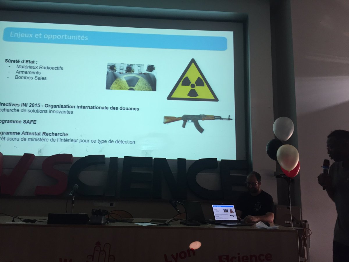 swlyon's tweet photo. Stupéfaction dans la salle : #COSMICA propose un scanner à Rayons cosmiques 🚚🚨⛴😱 #swlyon #swscience #science #lyon https://t.co/tdZvgN49fc