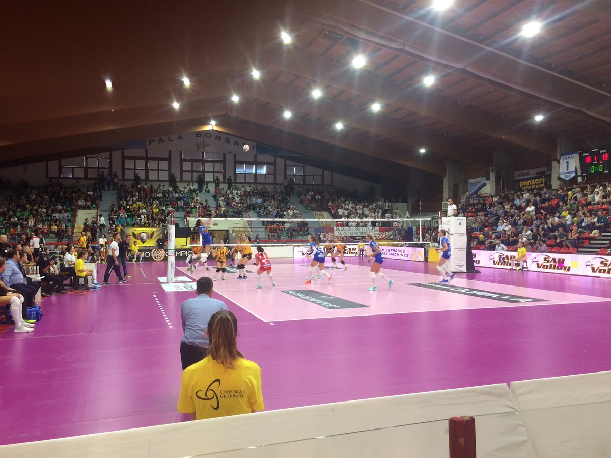 SoloVolley_RBL's tweet photo. #SabVolley #Legnano vs. #Bergamo #SoloVolley c'è #bustosportmagazine #bustolive #legber https://t.co/LulvLmoL15