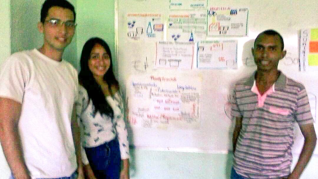 #MomentoCEUJAP <a href="/ceujap/">CEA Internacional</a> #GciadeProducción cadena de suministros junto al Prof <a href="/elias_azuz/">Elías N. Azuz G.</a> Guevara, Bohorquez, Ruiz con Empresa de Ciruelas