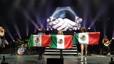 MichMoreno21's tweet photo. @FifthHarmony The best night 😍😭😍 @dinahjane97 https://t.co/wbdvfFaqSH