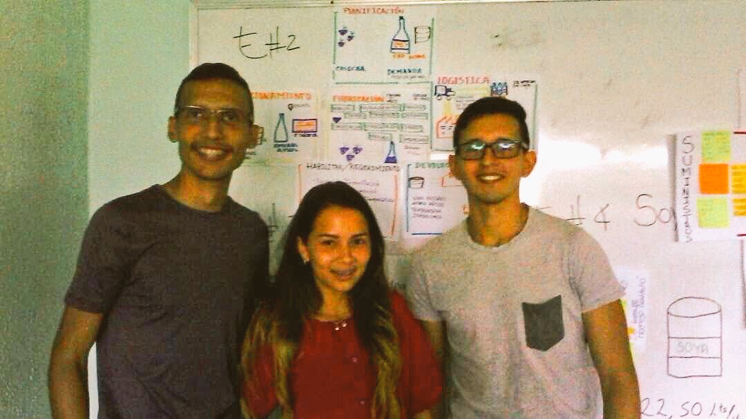 #MomentoCEUJAP <a href="/ceujap/">CEA Internacional</a> #GciadeProducción cadena de suministros junto al Prof <a href="/elias_azuz/">Elías N. Azuz G.</a> Flores, Adames y Flores con la empresa FAP Wine