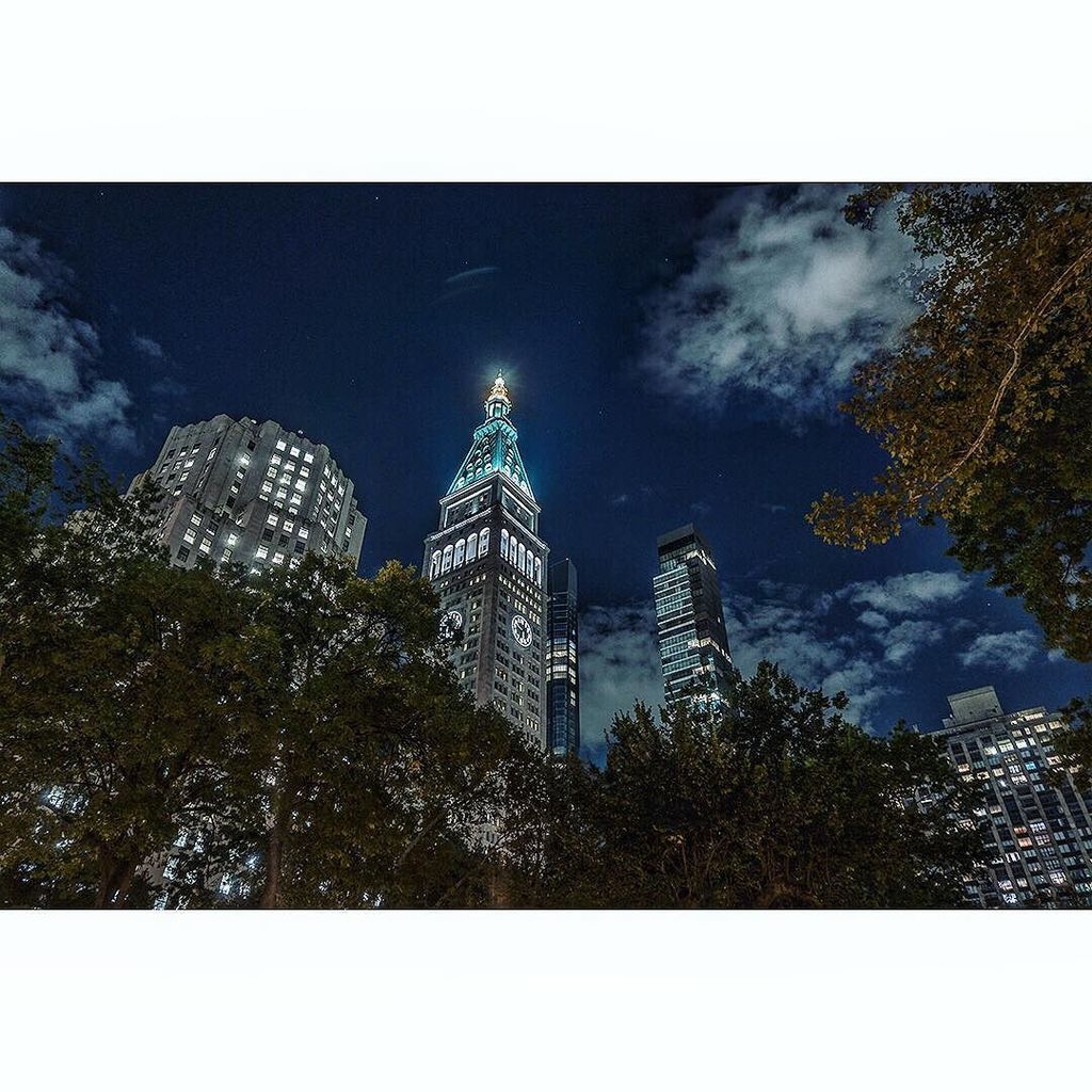 KatrinEismann's tweet photo. Mesmerized by NYC night.
.
.
.
.
#nycarchitecture #lookup #madisonsquarepark #metlifetower #metlifeclocktower #nig… https://t.co/rFTShs5Rez https://t.co/xfbu8UnZKa