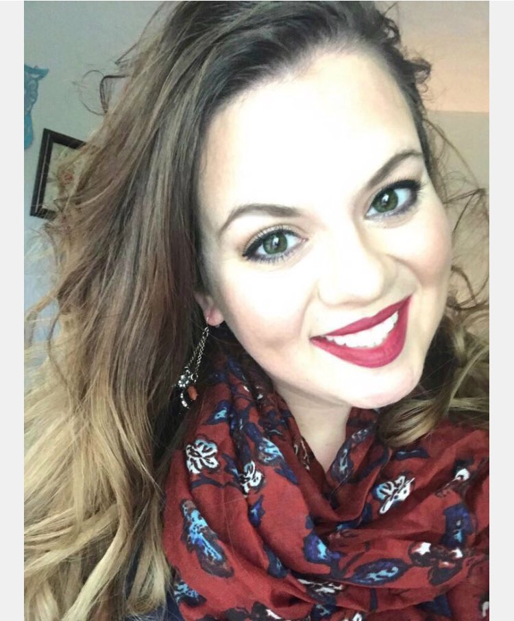 kybossbabe's tweet photo. I swear a good scarf will get a girl anywhere. #fall #octoberlook #smile #behappy #curlyhair #italiangirl https://t.co/Gd2ot0hZcc