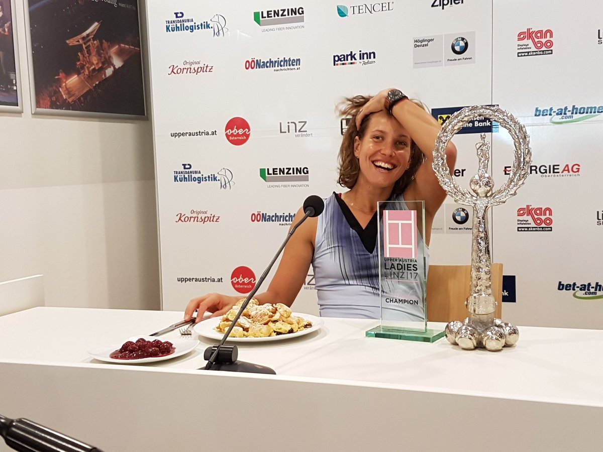 BARBORA STRYCOVA - Página 13 DMMHk-vXcAEPV60