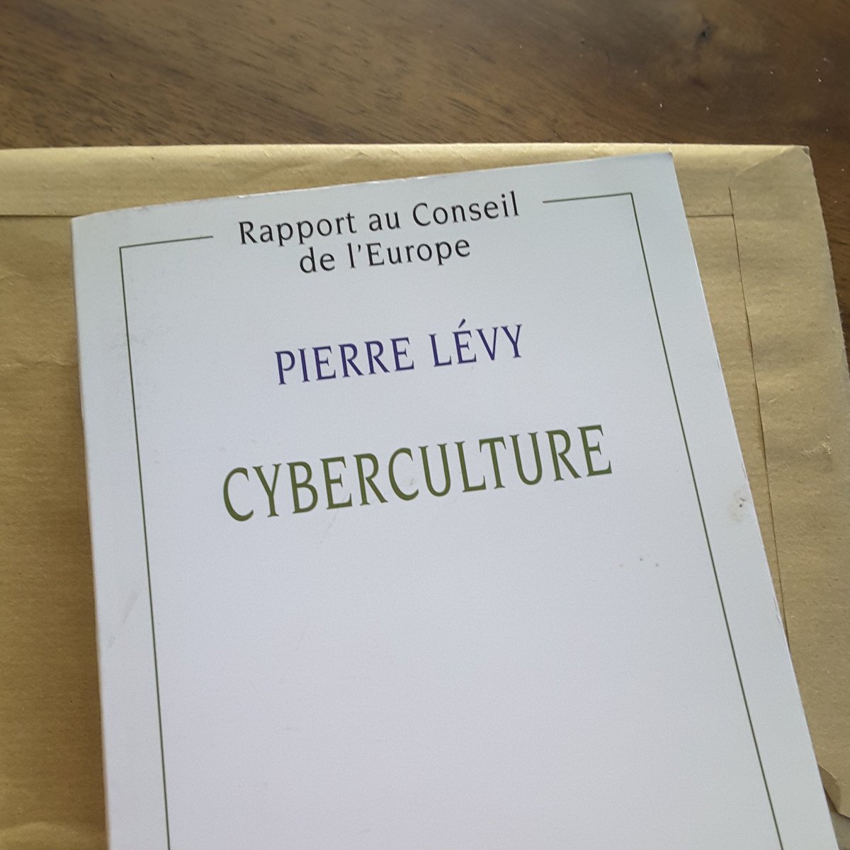 cucurbitadoc's tweet photo. Dernière trouvaille livres #sic : #cyberculture de @plevy
#prepacapesdoc https://t.co/Y6bgLi3ApY