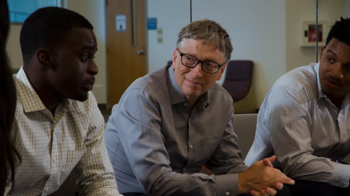 BillGates's tweet photo. This university is remarkable: all students, regardless of race or income, graduate at the same rate: https://t.co/K3Jduxmsga https://t.co/LFsSYuTVeI