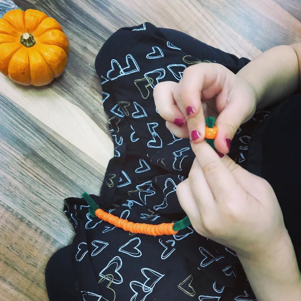 A little threading to make a beautiful Halloween inspired bracelet. ift.tt/2gkJCfS