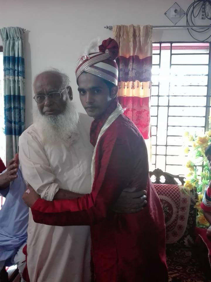 Syedmahasin1's tweet photo. Father and barather https://t.co/33bMHKvKyg