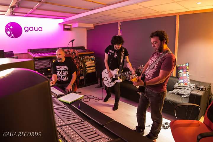RotoRotulacion's tweet photo. Grabando en gaua estudio #perfect https://t.co/TmyzyPbwuS