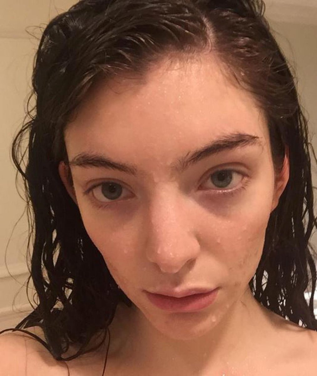 Lorde sex tape - 🧡 Лорд оголила грудь во время концерта: фото.