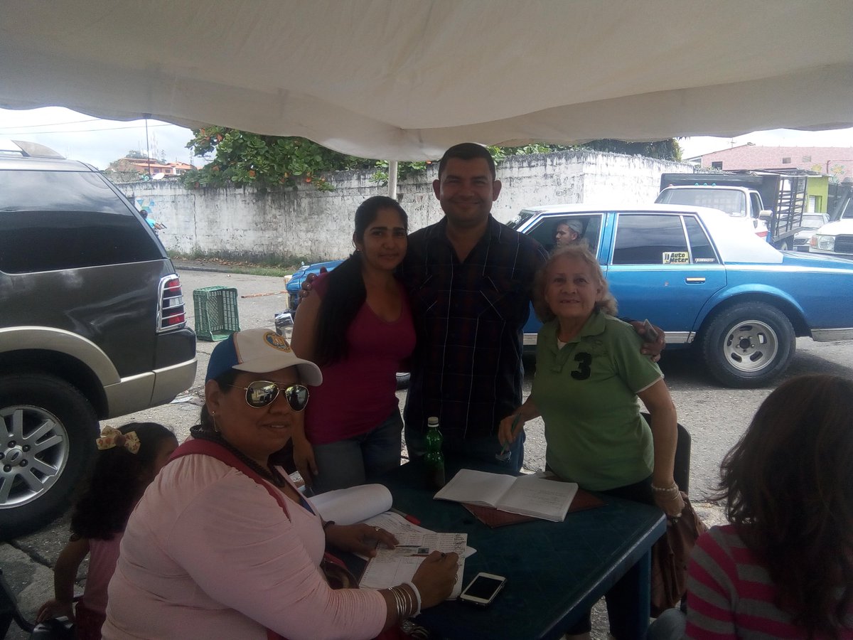 henryeperez2013's tweet photo. Con normal tranquilidad ejerciendo mi derecho al voto por la Paz y la Esperanza @rafaelcalles @PSUVportuguesa @EscalonaJuanF https://t.co/GWLVi2PtEO