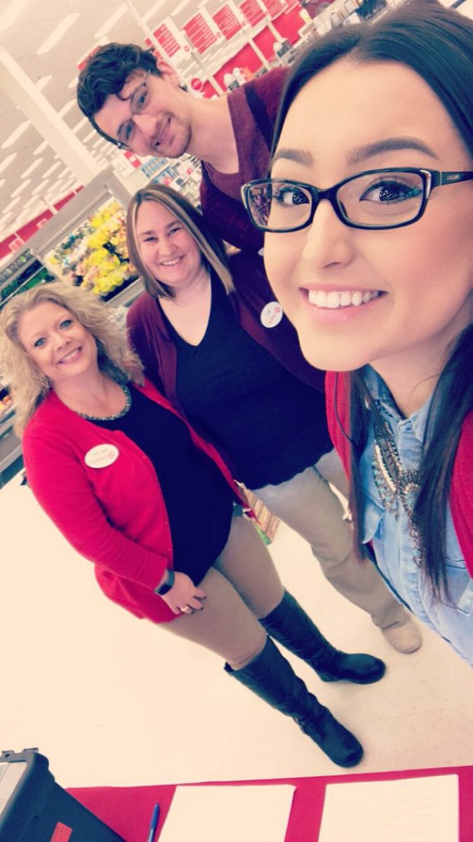 SueAnnKnowsBest's tweet photo. Last day of the #nationalhiringevent &amp; we're still going strong! #worksomewhereyou♡  #oneteamonedream  @Brett_Ladley @FerreroAmy @A_Leigh_ https://t.co/J8gnhVfeA7