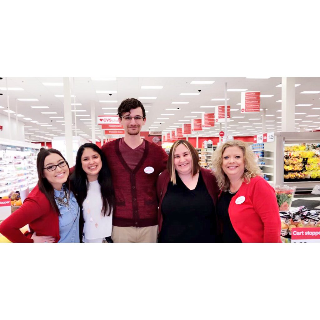 SueAnnKnowsBest's tweet photo. Last day of the #nationalhiringevent &amp; we're still going strong! #worksomewhereyou♡  #oneteamonedream  @Brett_Ladley @FerreroAmy @A_Leigh_ https://t.co/J8gnhVfeA7